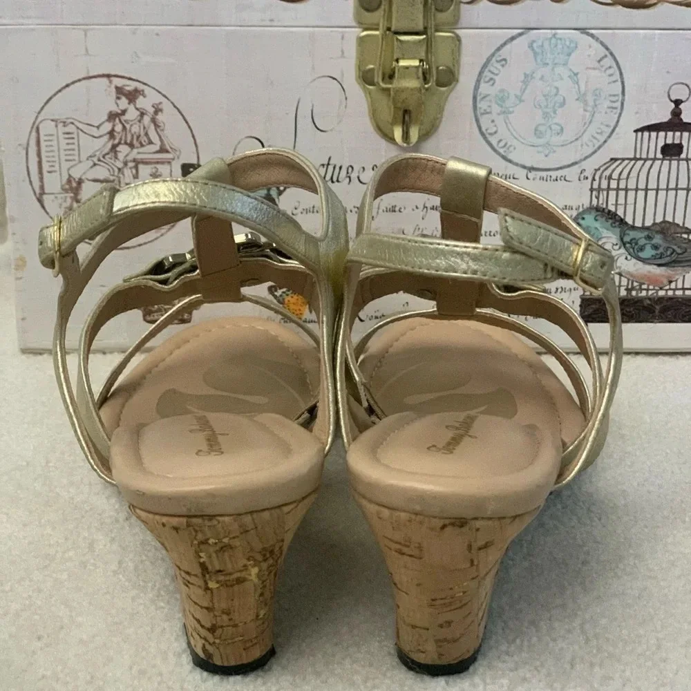 TOMMY Bahama Wedges, gold T-strap, 7